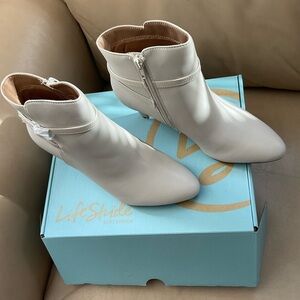 Lifestride Women’s Guild Size 6.5 Bootie, Color - Bone - NEW IN BOX